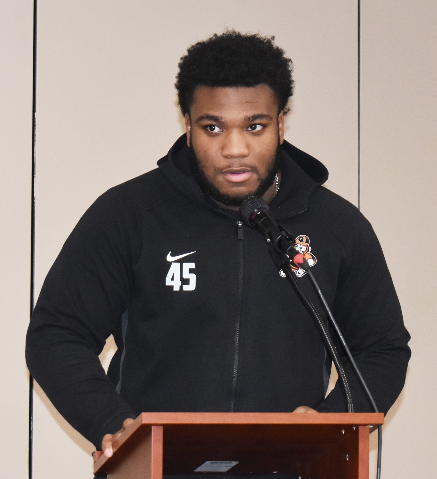 Michael Wright Jr. Receives Touchdown Club Award - MassillonTigers.com